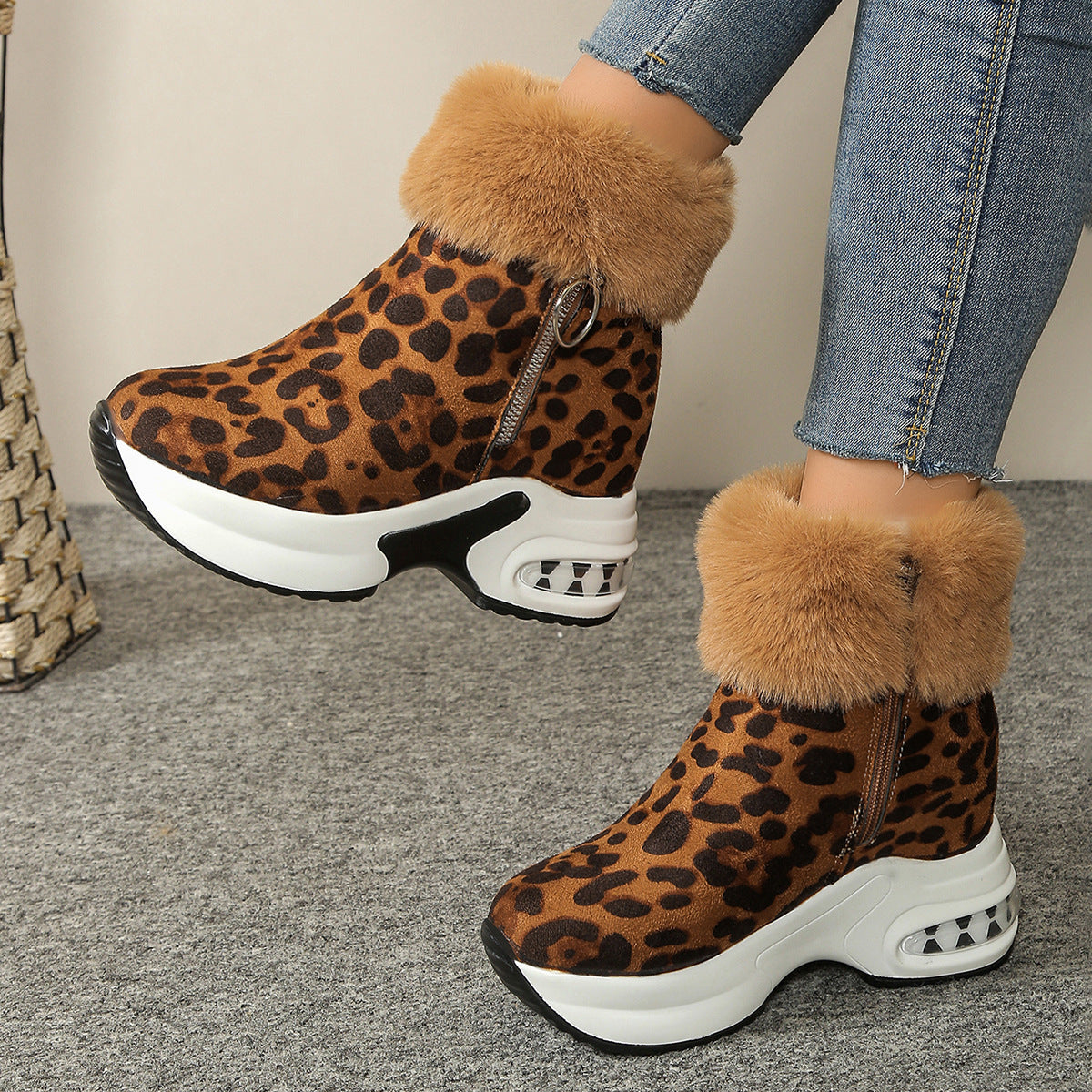 Best-selling insulated snow boots with a side zipper