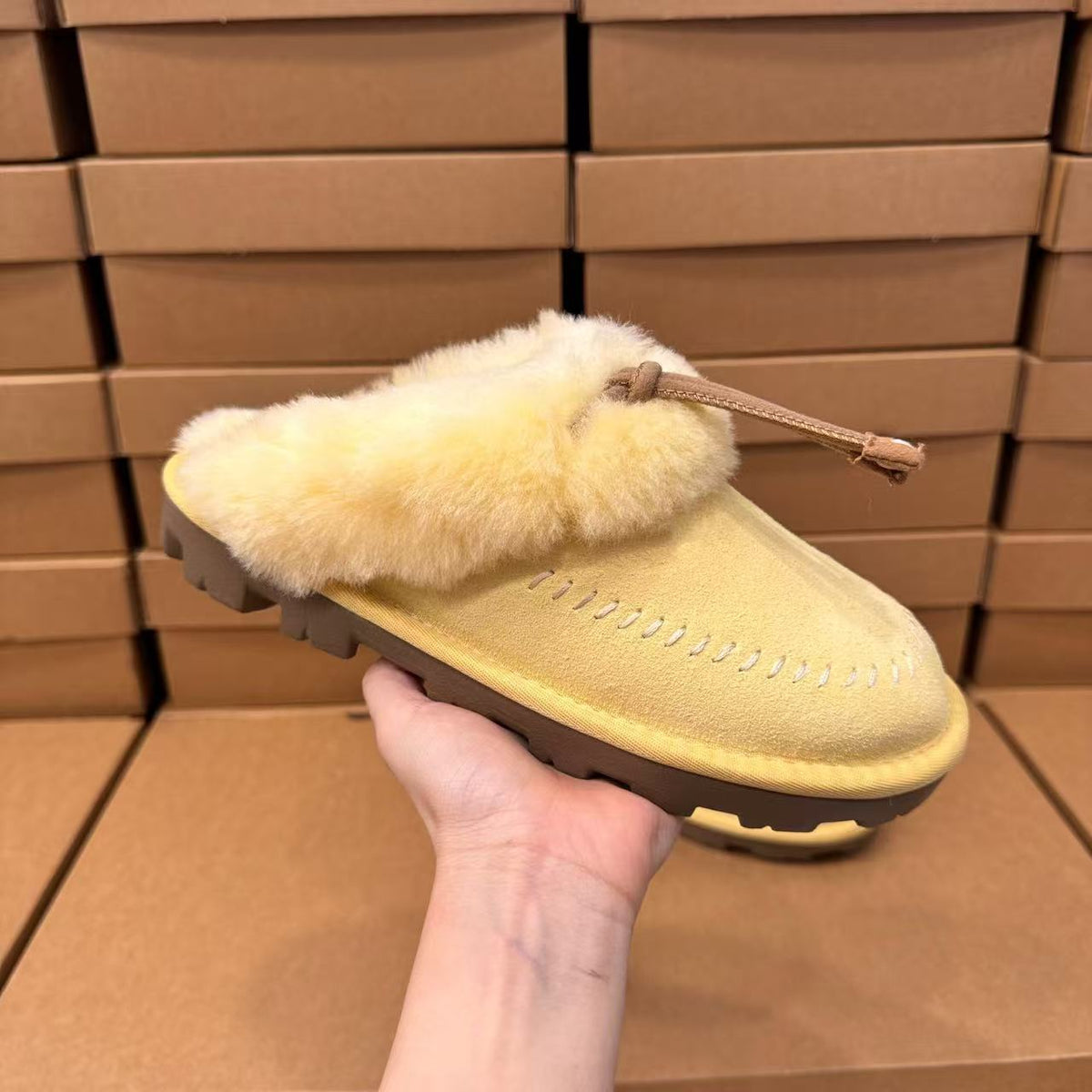 Sheepskin Wool Tassel Slippers.