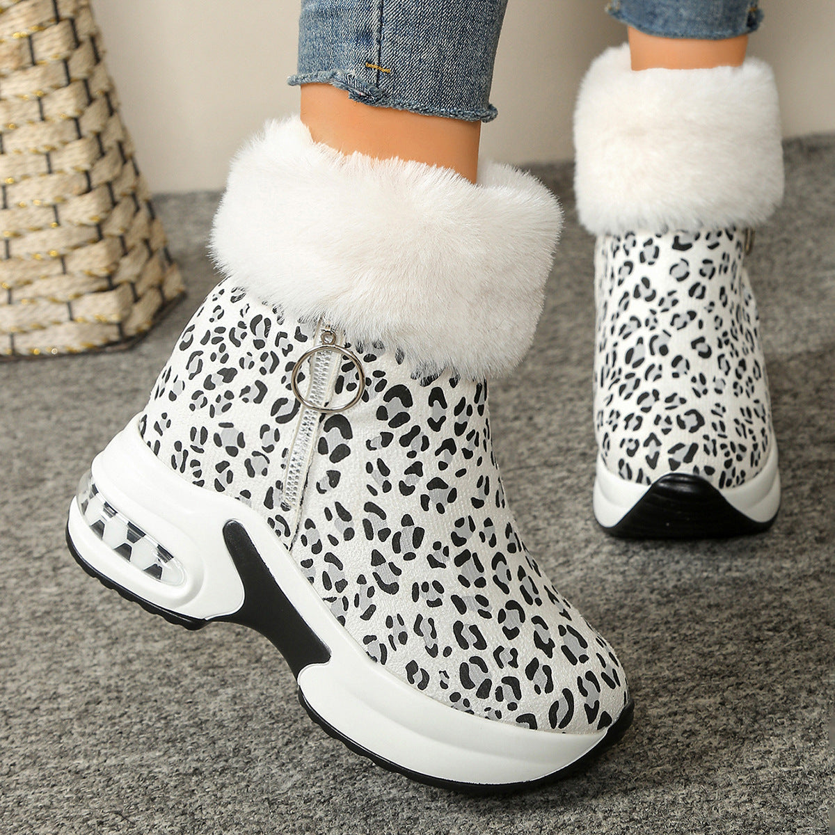 Best-selling insulated snow boots with a side zipper
